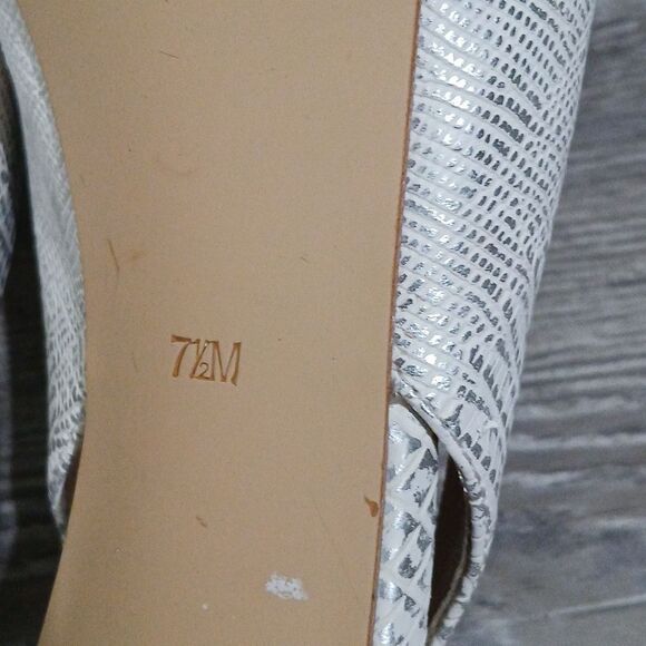 Guess Jacoba Platform High Heel 4.5"   classy elegant Pump Size 7.5  EUC - Picture 8 of 8